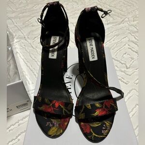 Steve Madden rose red & black heels